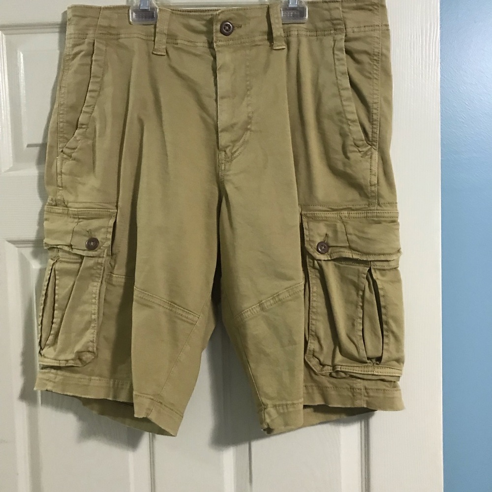 American Eagle cargo shorts (extreme flex)
